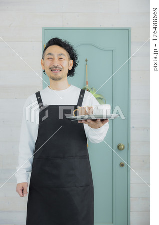 髭の男性カフェ店員 髭の男性カフェ店員 126488669