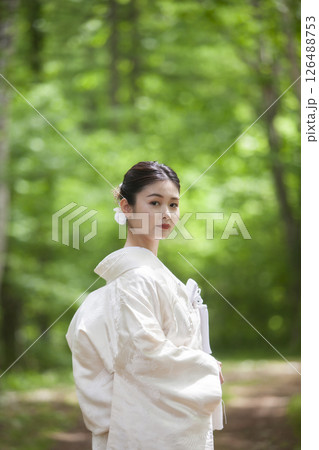 白無垢を着た花嫁 白無垢を着た花嫁 126488753