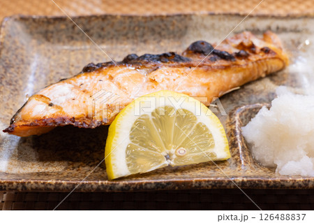 美味しい焼き魚、時鮭の塩焼き 126488837