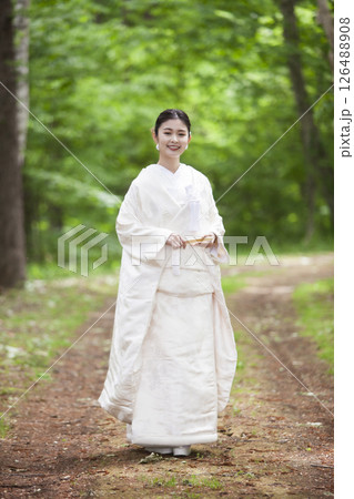 白無垢を着た花嫁 白無垢を着た花嫁 126488908