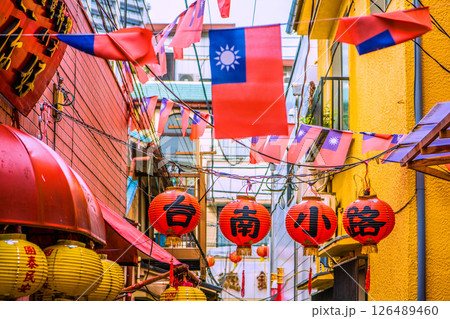 日本の横浜都市景観 横浜中華街の台南小路などを望む 126489460