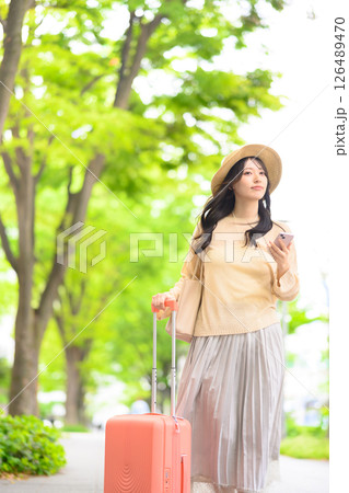旅行をする女性のポートレート 旅行をする女性のポートレート 126489470