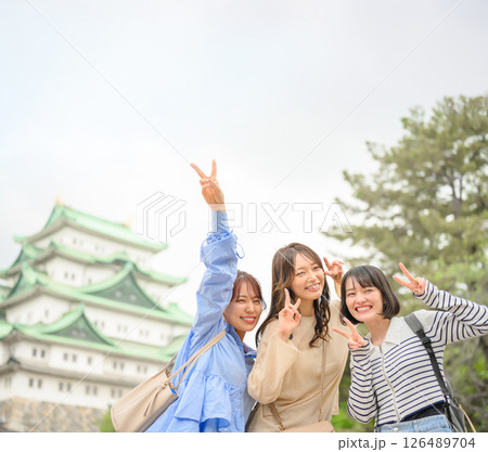 旅行をする女性のポートレート 旅行をする女性のポートレート 126489704