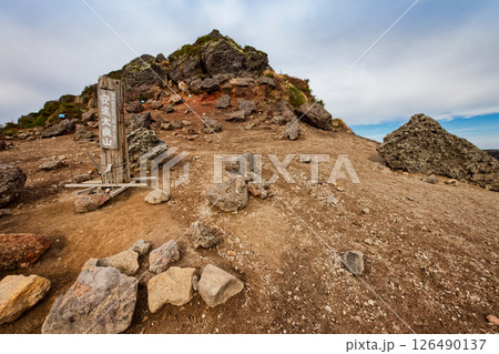 安達太良山山頂の岩峰 安達太良山山頂の岩峰 126490137