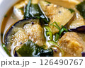 揚げナスの味噌汁 126490767