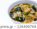 揚げナスの味噌汁 126490768