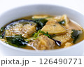 揚げナスの味噌汁 126490771