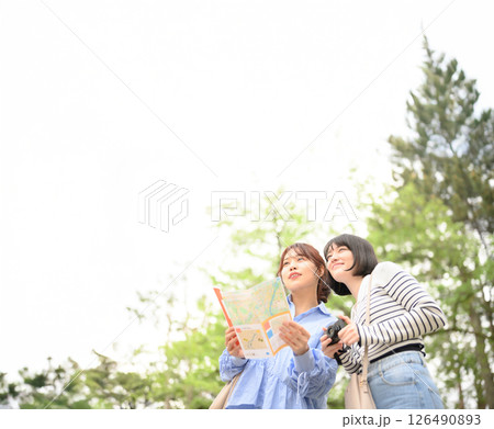 旅行をする女性のポートレート 旅行をする女性のポートレート 126490893