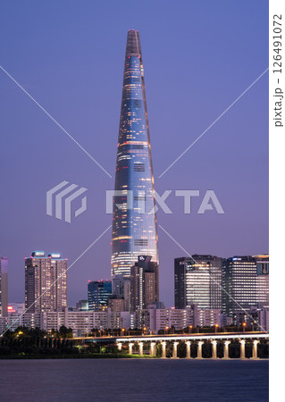 Evening view of Lotte World Tower skyscraper in Seoul South Korea Evening view of Lotte World Tower skyscraper in Seoul South Korea 126491072