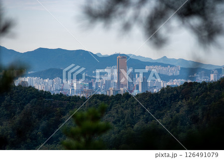 Urban sprawl cityscape of Seoul, capital of South Korea Urban sprawl cityscape of Seoul, capital of South Korea 126491079
