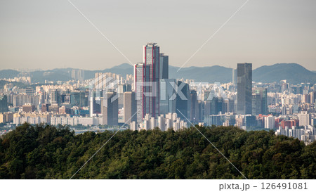 Urban sprawl cityscape of Seoul, capital of South Korea 126491081