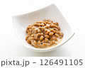 小鉢に入れられた納豆 126491105