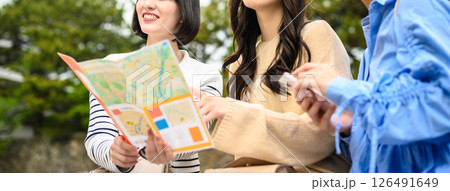 旅行をする女性のポートレート 126491649