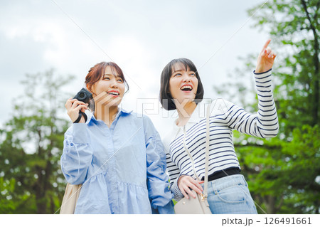 旅行をする女性のポートレート 126491661