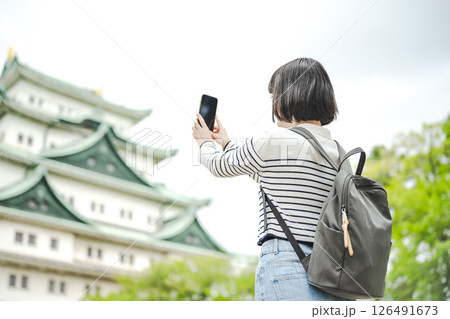 旅行をする女性のポートレート 126491673