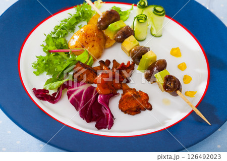 Plate of delicious chicken hearts on skewer 126492023