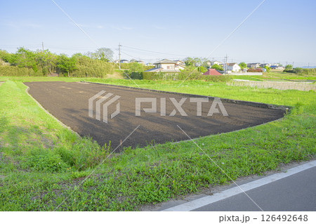 田舎の田植え前の田んぼ 田舎の田植え前の田んぼ 126492648