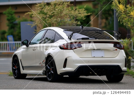白い国産スポーツカー 126494493