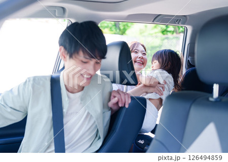 家族みんなで車でおでかけ 126494859