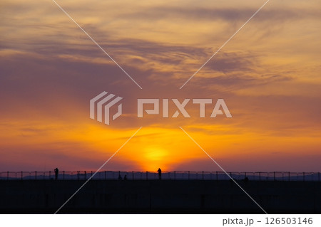雲の上に沈む夕日 雲の上に沈む夕日 126503146