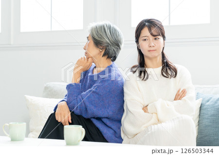 喧嘩する親子 喧嘩する親子 126503344