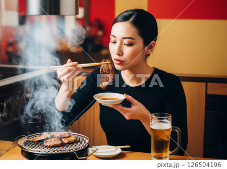 焼肉を楽しむ美しい女性 126504196