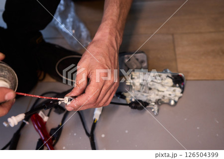 Maintenance of Electronic Devices Utilizing Specialized Cleaning Spray for Optimal Performance 126504399