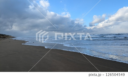能登半島の浜辺 126504549