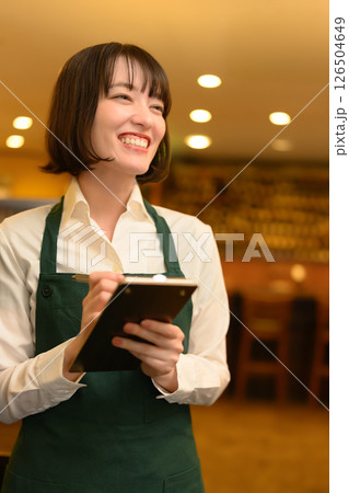 飲食店でお仕事 126504649