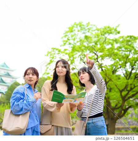 旅行をする女性のポートレート 126504651