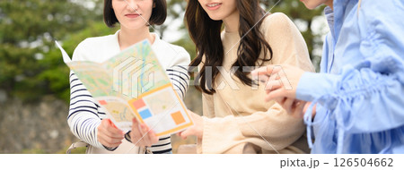 旅行をする女性のポートレート 旅行をする女性のポートレート 126504662