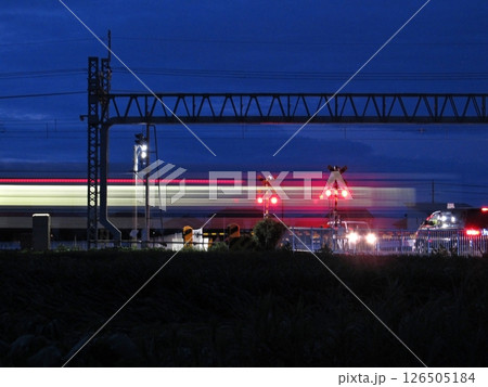 東武鉄道伊勢崎線の伊 第480号踏切道(2021.7.1) 800系3両が秒針のタイミングで通過 東武鉄道伊勢崎線の伊 第480号踏切道(2021.7.1) 800系3両が秒針のタイミングで通過 126505184