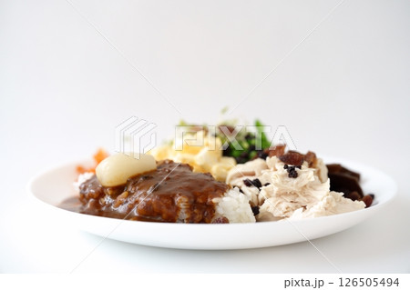白いごはんが目を引く栄養満点カラフルカレー 白いごはんが目を引く栄養満点カラフルカレー 126505494