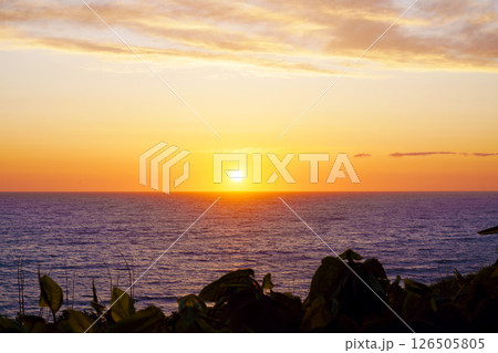 日本海に沈む夕日 北海道 日本海に沈む夕日 北海道 126505805