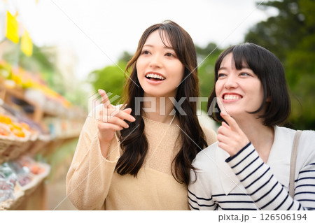 旅行をする女性のポートレート 126506194