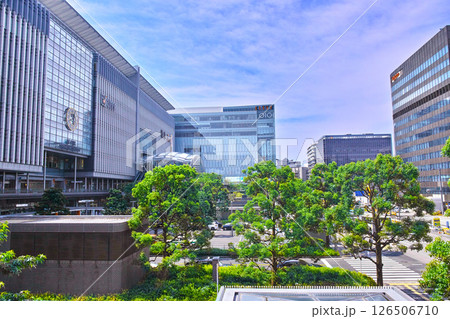 福岡県博多駅の博多口の駅前広場の北側から南側方向の景観 126506710