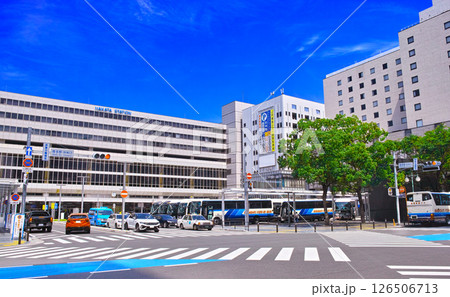 福岡県博多駅の筑紫口の駅前広場からの西側の風景 福岡県博多駅の筑紫口の駅前広場からの西側の風景 126506713