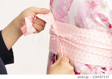女袴の着付けをする工程 卒業袴 女袴の着付けをする工程 卒業袴 126507137