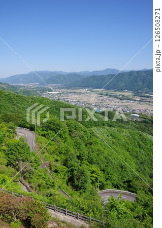 徳島県三好市 健康とふれあいの森から美馬方面を望む 徳島県三好市 健康とふれあいの森から美馬方面を望む 126508271