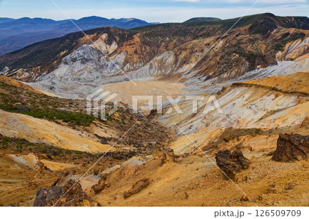 安達太良山・船明神山から見る沼ノ平と鉄山・箕輪山・吾妻連峰 126509709