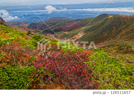 安達太良山・鉄山の紅葉とくろがね小屋方面の眺め 安達太良山・鉄山の紅葉とくろがね小屋方面の眺め 126511657