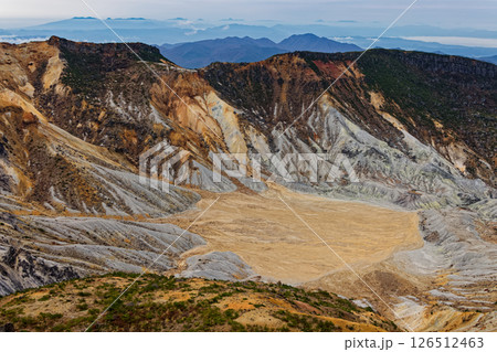 安達太良山・鉄山から見る沼ノ平の火口原 安達太良山・鉄山から見る沼ノ平の火口原 126512463