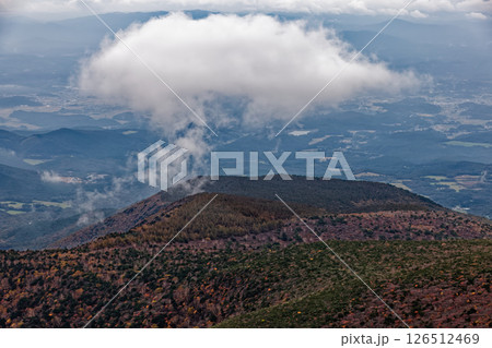 安達太良山・鉄山から雲湧く二本松方面の眺め 126512469