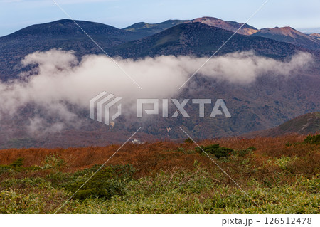 秋色の安達太良山・箕輪山から見る雲湧く吾妻連峰 秋色の安達太良山・箕輪山から見る雲湧く吾妻連峰 126512478