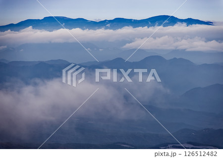 安達太良山・箕輪山から見る雲海と蔵王連峰 安達太良山・箕輪山から見る雲海と蔵王連峰 126512482