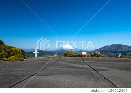 神奈川県の箱根大観山から望む富士山と芦ノ湖 126512865