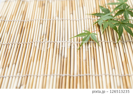 青もみじとすだれ 126513235