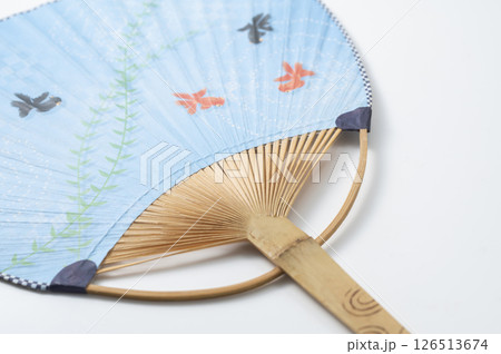 金魚柄のうちわ 126513674