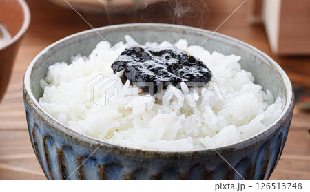 炊きたてご飯と海苔の佃煮 和朝食イメージ 炊きたてご飯と海苔の佃煮 和朝食イメージ 126513748