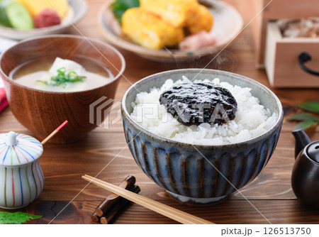 炊きたてご飯と海苔の佃煮　和朝食イメージ 126513750
